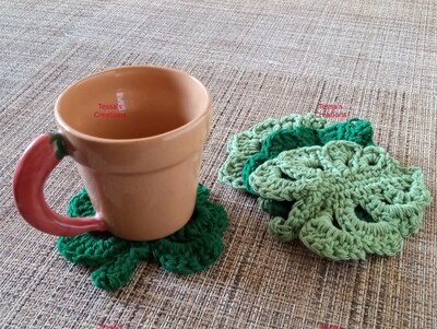 Crochet monstera leaf coasters with basket - image3